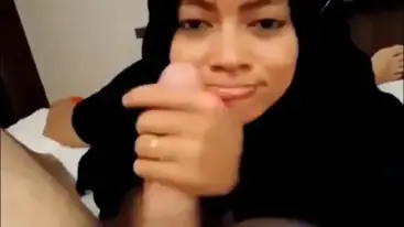 Cewek Indo Cicipi Mainan Bule Langsung Nagih